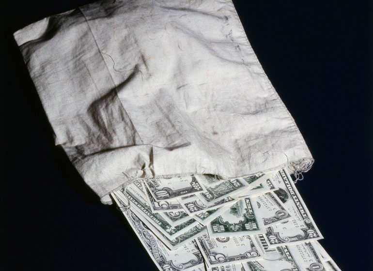 Texas hairdresser found $128,000 in cash on bank ATM and returned it all Texas hairdresser found $128,000 in cash on bank ATM and returned it all