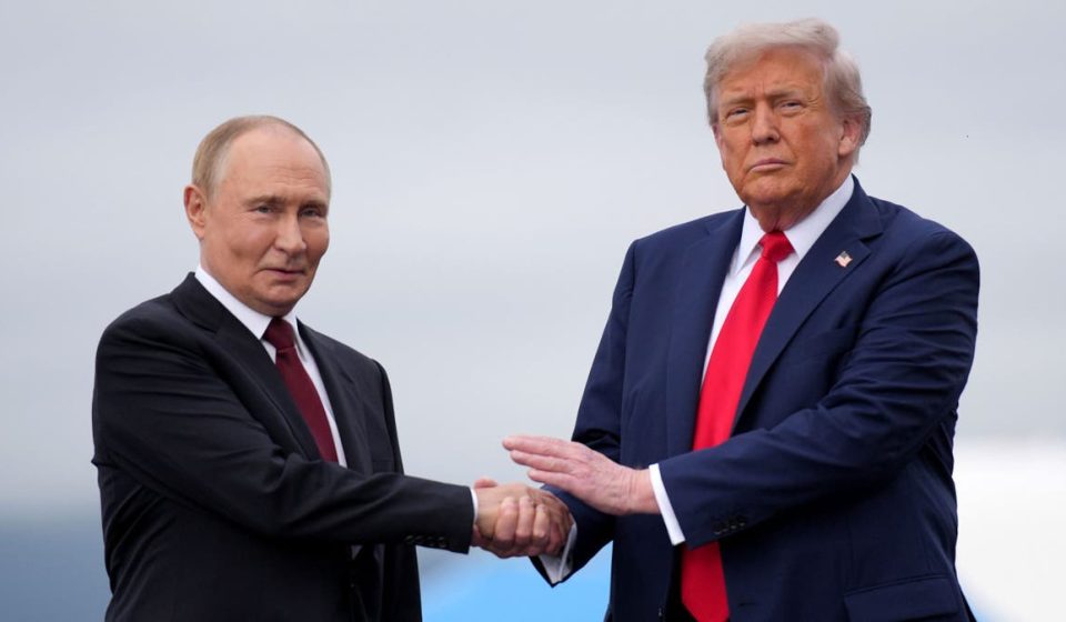 Trump eases sanctions on Russia to lure Putin toward Ukraine peace deal