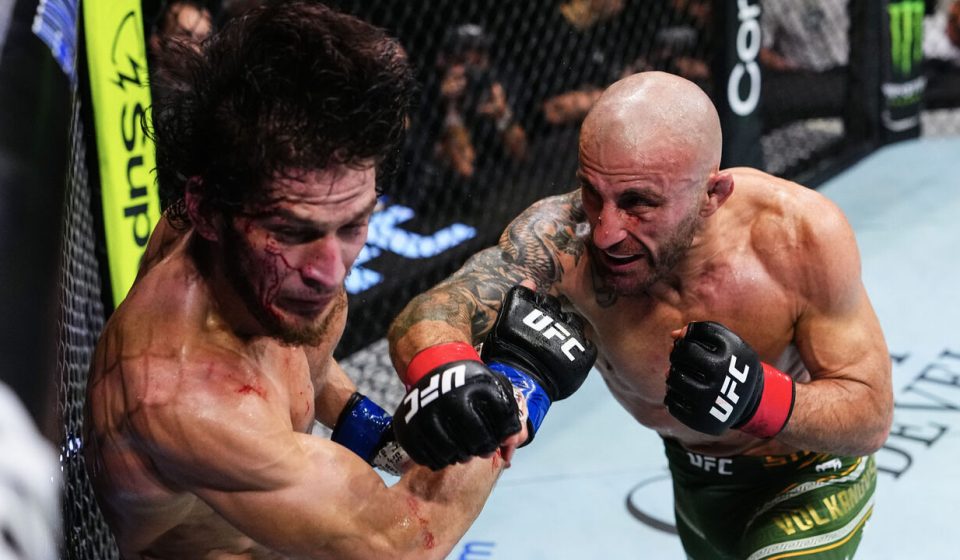 Volkanovski TKO Evloev in second round to retain UFC