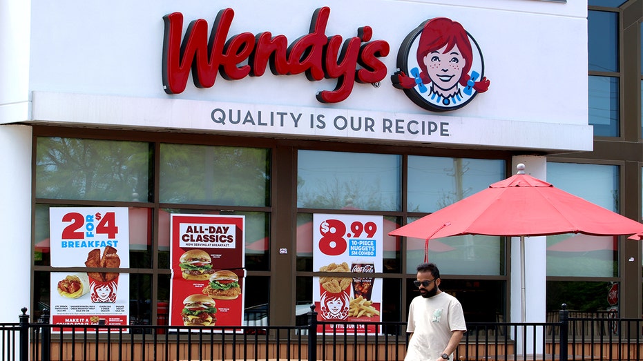 Nelson Peltz’s Trian Fund offers $1.4 billion to take Wendy’s privately Nelson Peltz's Trian Fund offers $1.4 billion to take Wendy's privately